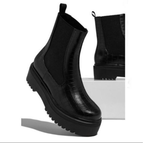 Black Embossed Croc Pull On Chelsea Lug Sole Boots - Picture 5 of 5